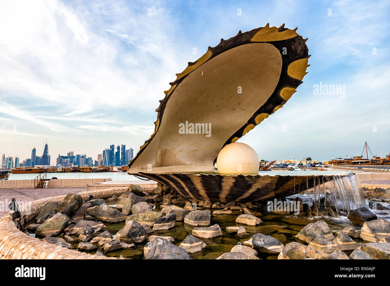 Doha, Qatar - 7 janvier 2019 : Oyster Pearl fontaine sur la Corniche, Doha, Qatar. Banque D'Images