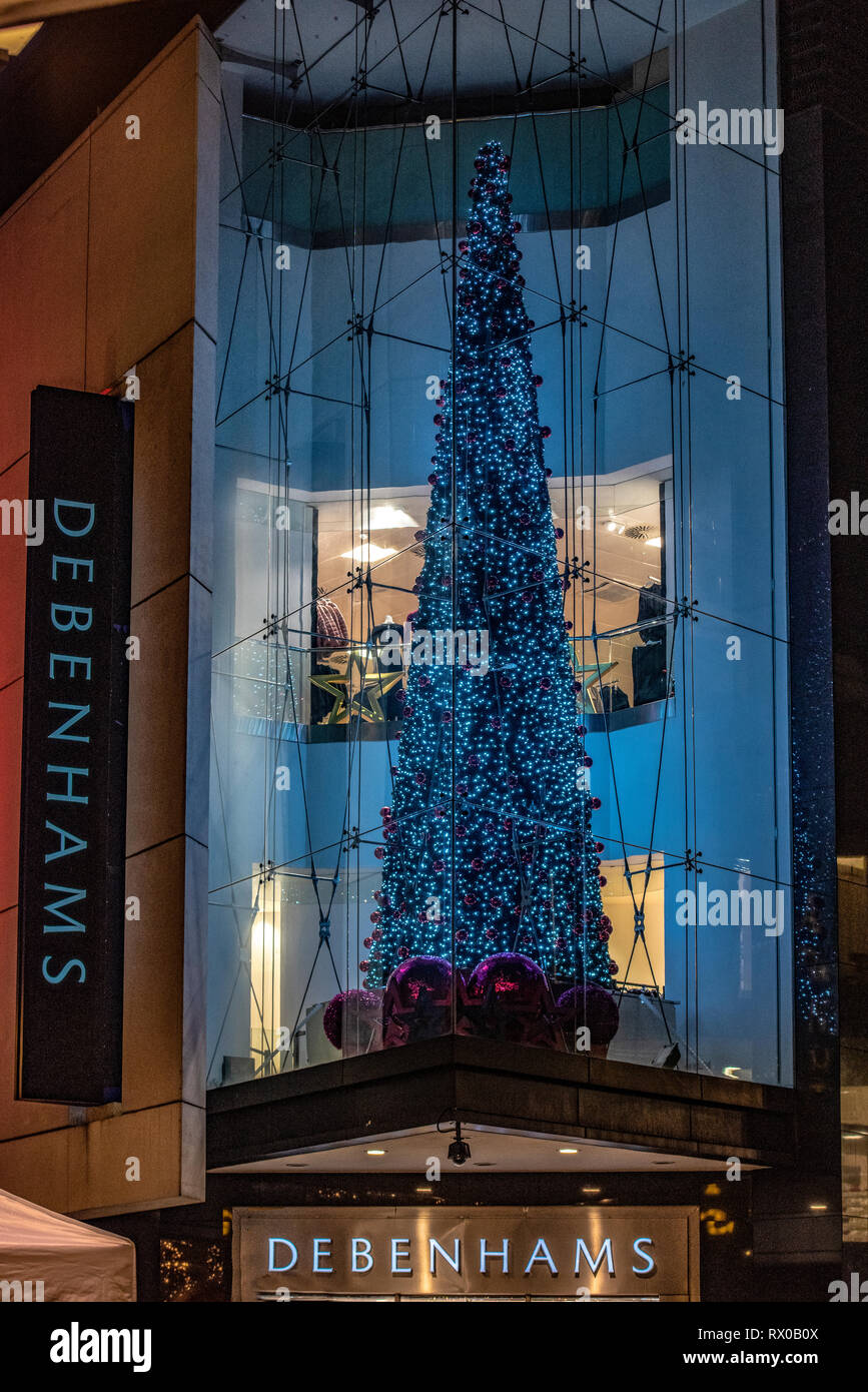 Façade du magasin Debenhams Dublin, Rep de l'Irlande, avec l'arbre de Noël Banque D'Images