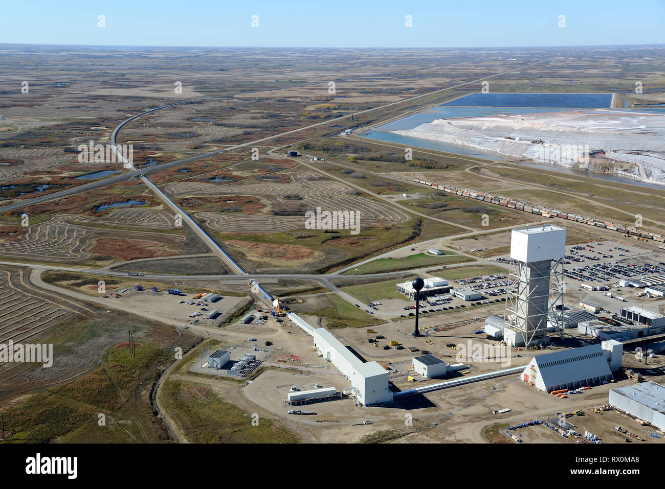 Convoyeur aérien, reliant K2  > K3 des mines de potasse d'Esterhazy, Saskatchewan Banque D'Images