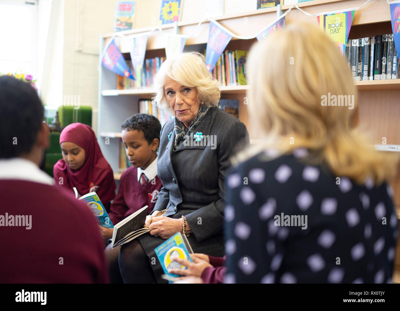 La duchesse de Cornouailles au cours d'une visite à l'Avondale Park School à Notting Hill, Londres, marquant la Journée mondiale du livre. Banque D'Images