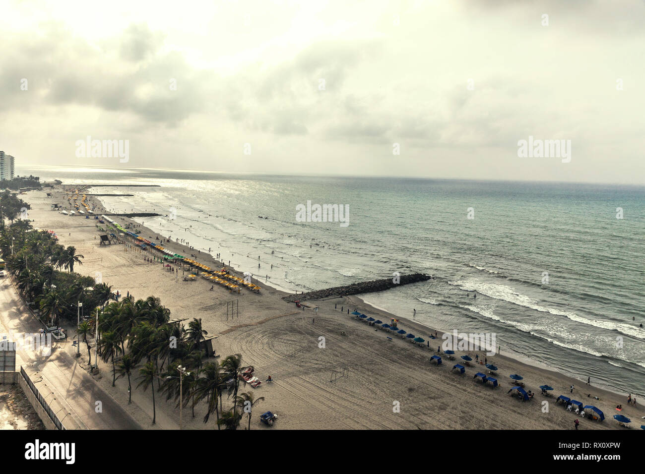 Vue aérienne de la plage de sable, Bocagrande Cartagena de Indias, Colombie. Banque D'Images