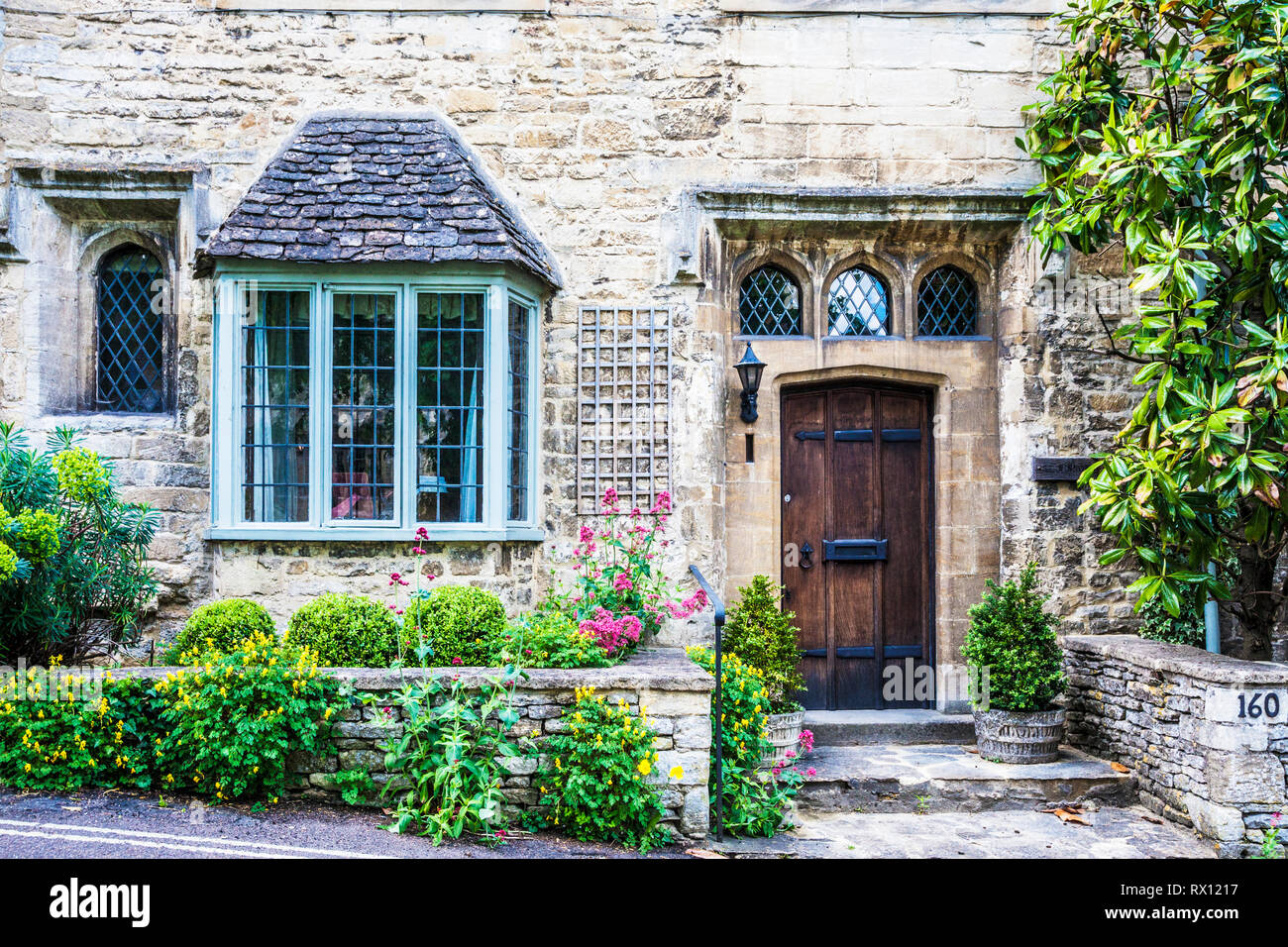 Jolie maison en pierre de Cotswold dans le village de Burford Cotswolds dans l'Oxfordshire. Banque D'Images