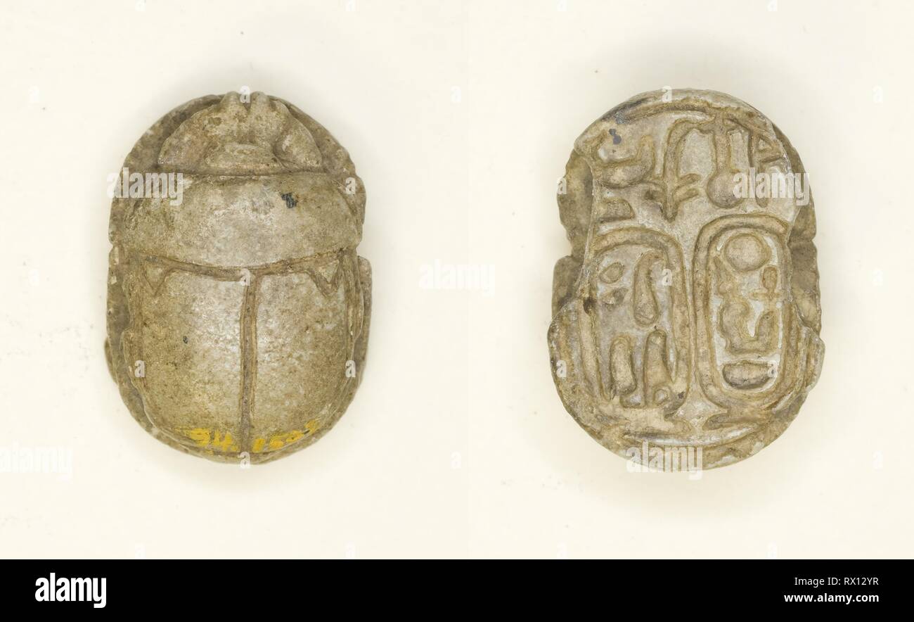 Scarab : Nebmaatra (Amenhotep III) et de la reine Tiyi. Égyptien. Date : 1390 BC-1352 BC. Dimensions : 1,6 × 1,3 × 0,6 cm (5/8 × 1/2 × 1/4 in). Stéatite. Origine : Egypte. Musée : le Chicago Art Institute. Auteur : Egypte Antique. Banque D'Images
