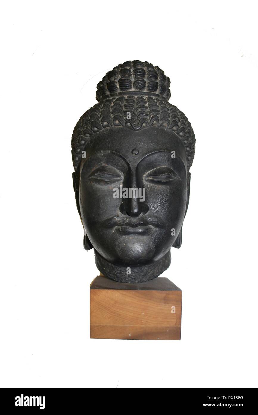 Tête de Bouddha. Le Pakistan ; région ancienne du Gandhara. Date : 101 AD AD-300. Dimensions : 27,8 × 16,4 × 19,6 cm (11 × 6 × 1/2 7 5/8 in.). Schiste gris. Origine : Gandhara. Musée : le Chicago Art Institute. Banque D'Images
