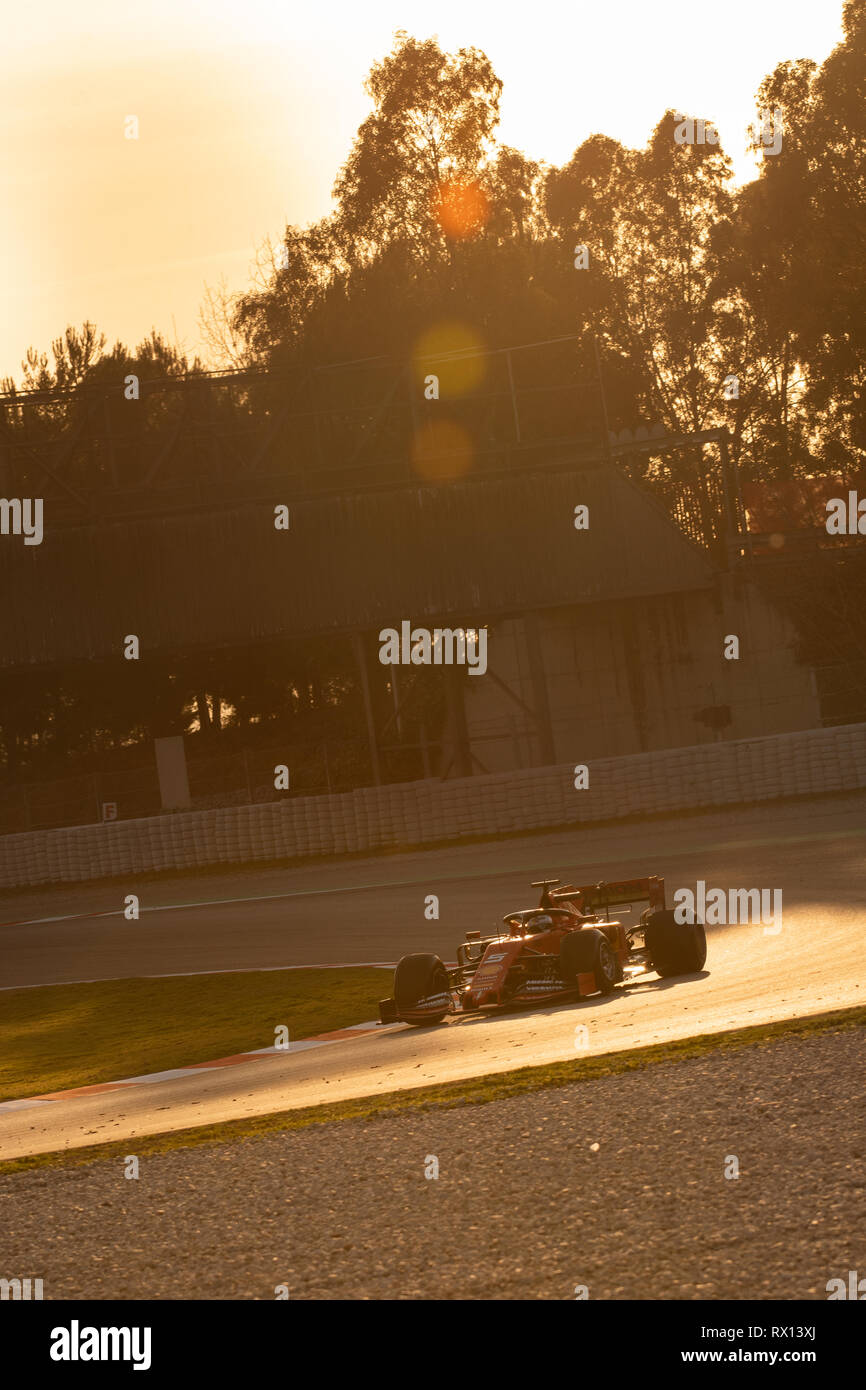 Barcelone, Espagne. 18 février 2019 - Sebastian Vettel de l'Allemagne avec 5 de la Scuderia Ferrari SF90 sur la voie au cours de la F 1 2019 Test d'avant saison. Banque D'Images