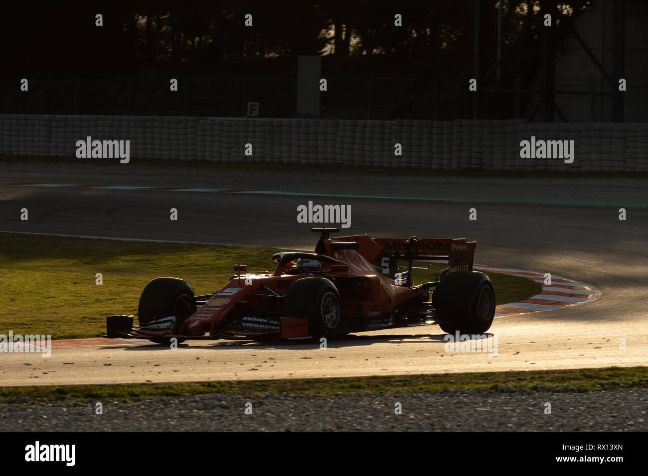 Barcelone, Espagne. 18 février 2019 - Sebastian Vettel de l'Allemagne avec 5 de la Scuderia Ferrari SF90 sur la voie au cours de la F 1 2019 Test d'avant saison. Banque D'Images