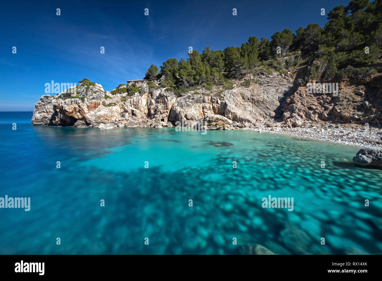 La baie de Cala Deia à Mallorca, Espagne Banque D'Images