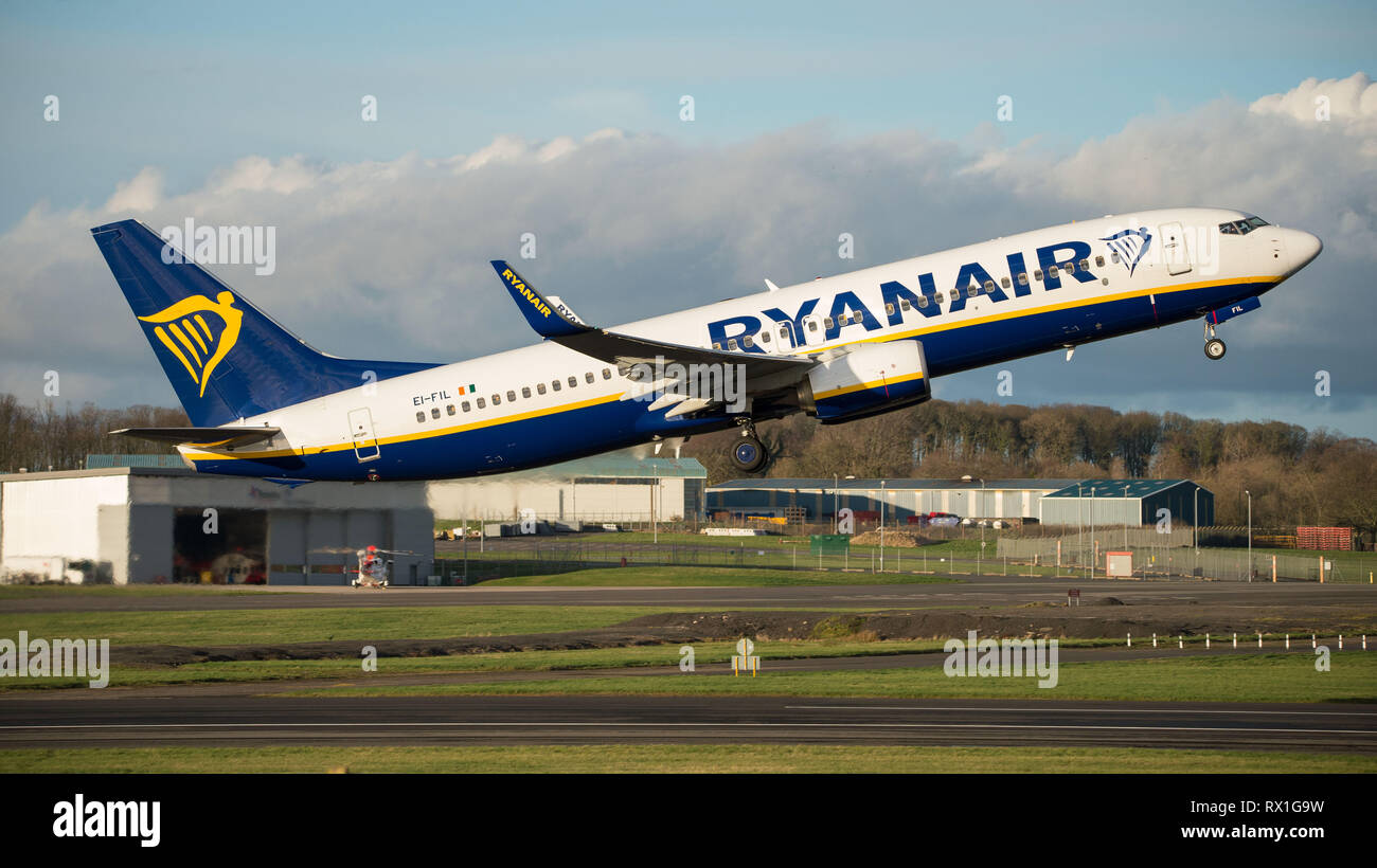 Prestwick, UK. 7 mars 2019. Vol Ryanair Boeing 737-8AS (Reg : EI-FIL) au départ de l'Aéroport International de Prestwick. Cet avion est une prochaine génération Banque D'Images