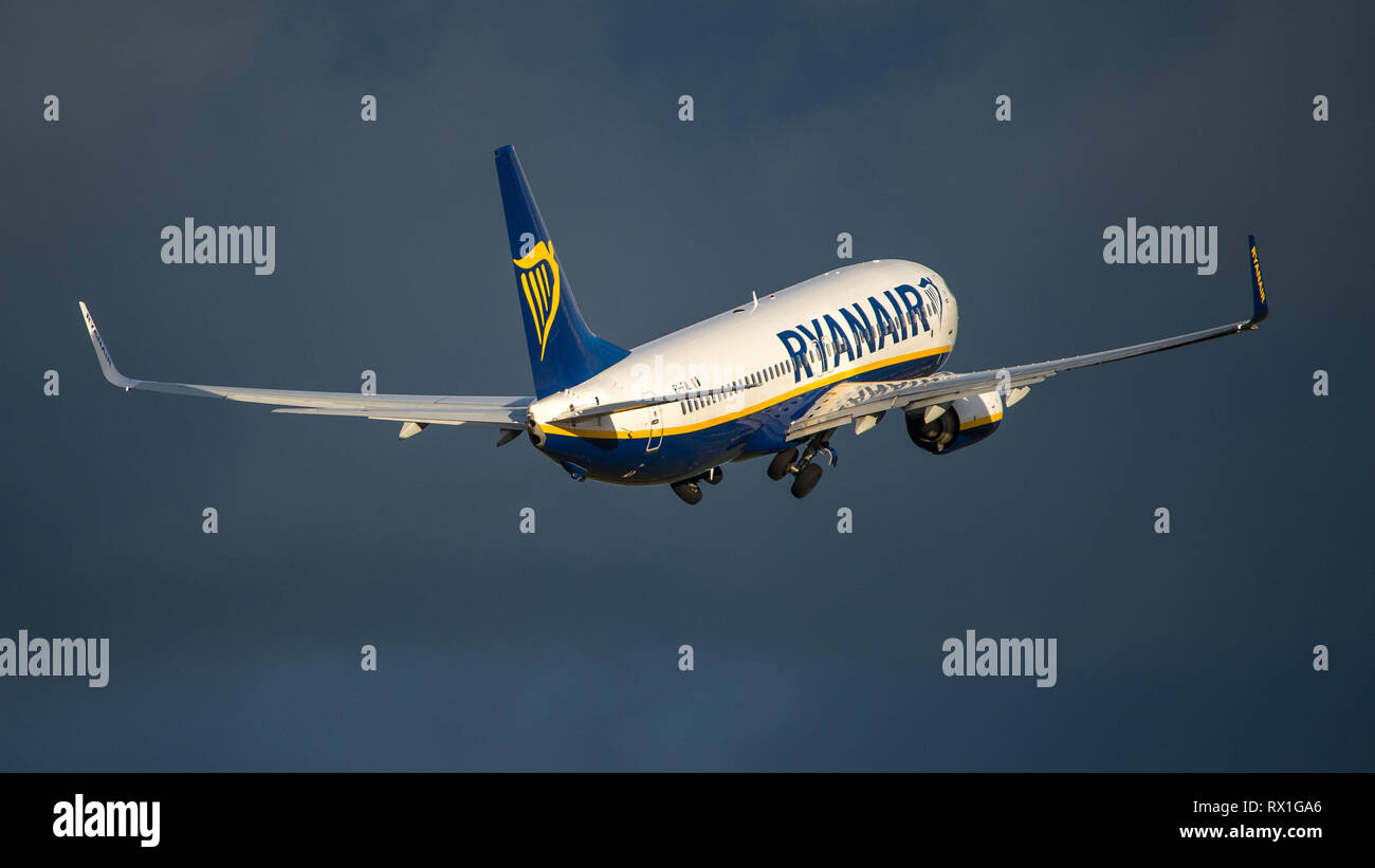 Prestwick, UK. 7 mars 2019. Vol Ryanair Boeing 737-8AS (Reg : EI-FIL) au départ de l'Aéroport International de Prestwick. Cet avion est une prochaine génération Banque D'Images