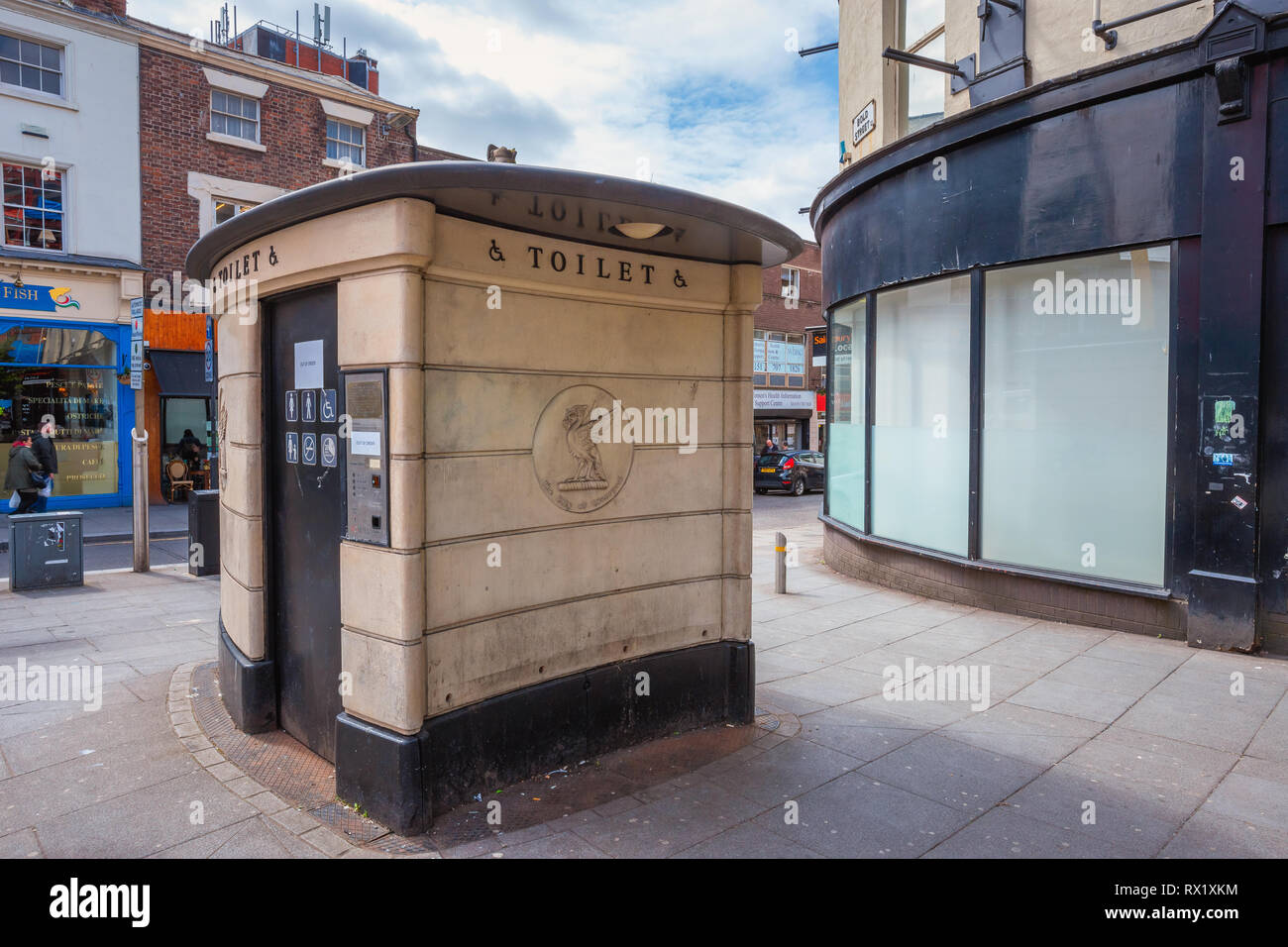 Liverpool, Royaume-Uni - 16 mai 2018 : un tolet pour handicap sur Berry Street Banque D'Images