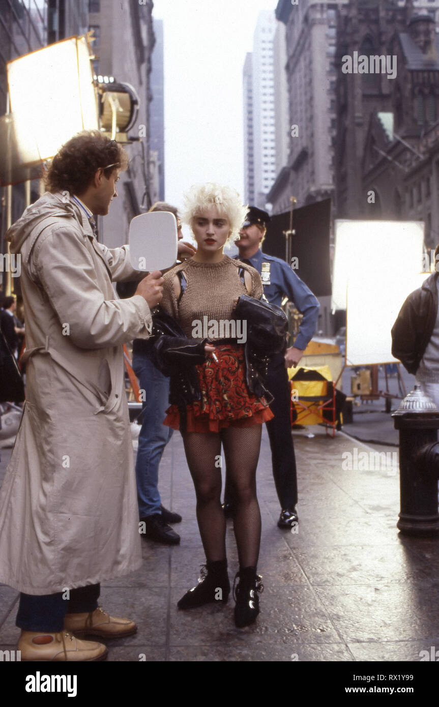 Publicité studio toujours de 'Qui est cette fille' Madonna © (1987) Warner Bros. référence #  33751 Fichier 728THA Banque D'Images