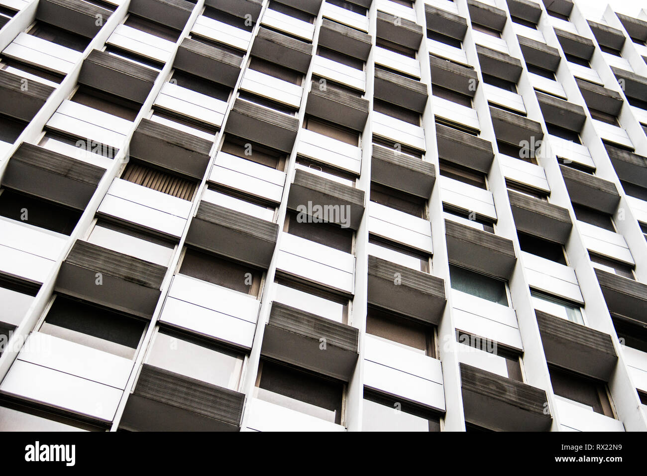 Low angle view of office building windows Banque D'Images