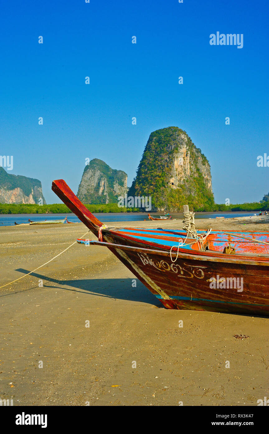 Voile sur la plage de Pak Meng, la province de Trang, Thaïlande Banque D'Images