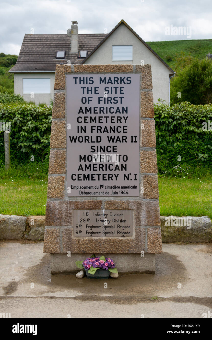 Marquage commémoratif du premier cimetière américain dans la seconde guerre mondiale près de Vierville-sur-Mer en Normandie, France. Banque D'Images