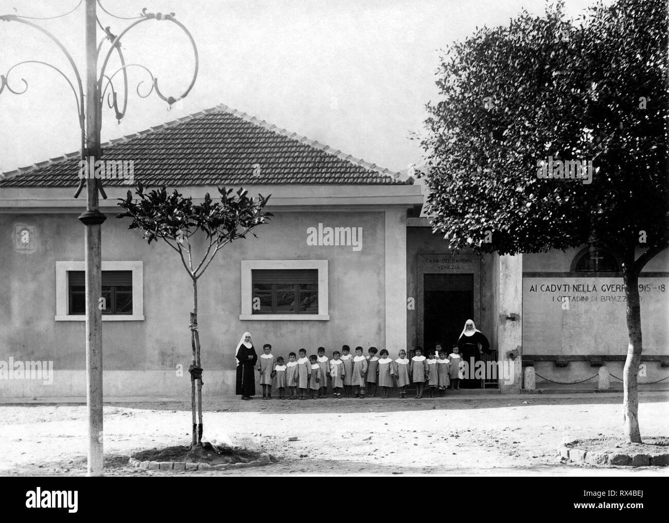 L'Italie, la Calabre, Bruzzano Zeffirio, maternelles, 1930 Banque D'Images