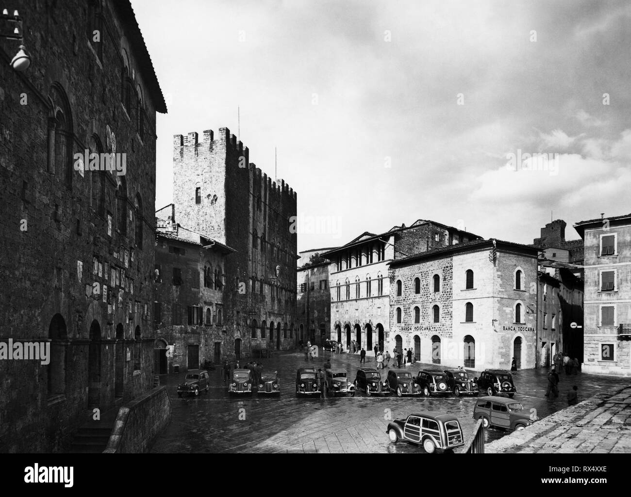 Square, Massa Marittima, Toscane, Italie 1955 Banque D'Images