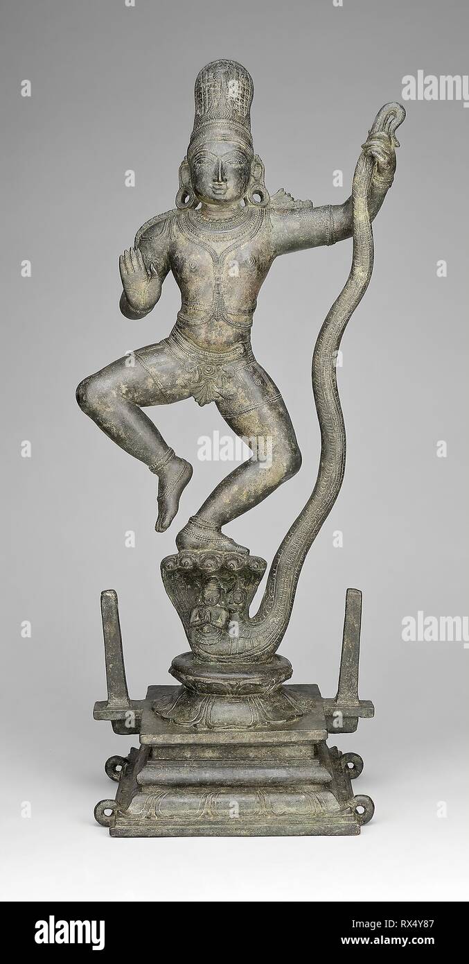 Dieu Krishna dansant sur la tête du démon Serpent Kaliya (Kaliyadamana). L'Inde, Tamil Nadu. Date : 1301-1400. Dimensions : 67,5 × 28,6 × 21,7 cm (26 1/4 9/16 × 11 × 8 9/16 in.). Le bronze. Origine : Tamil Nadu. Musée : le Chicago Art Institute. Banque D'Images