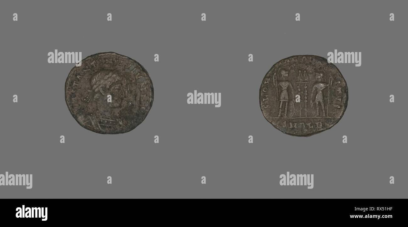 Follis (Coin) représentant l'empereur Constantin II César. Roman. Date : 333 AD AD-335. Dimensions : diam. 1,8 cm ; 2,52 g. Le bronze. Origine : Méditerranée antique. Musée : le Chicago Art Institute. Banque D'Images