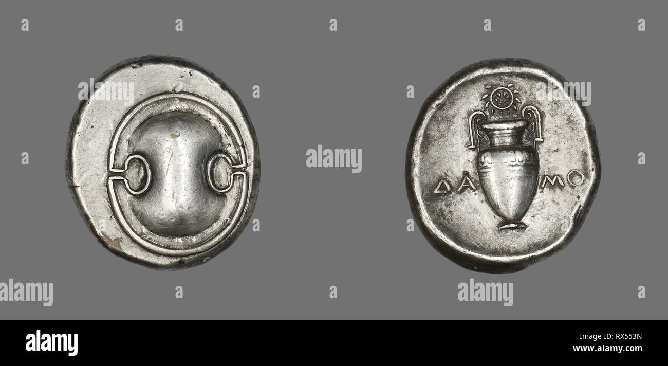 Stater (Coin) représentant un bouclier. Grec, frappées à Thèbes. Date : 379 BC-338 BC. Dimensions : diam. 2,5 cm ; 12,21 g. L'argent. Origine : Thèbes. Musée : le Chicago Art Institute. Auteur : grec ancien. Banque D'Images