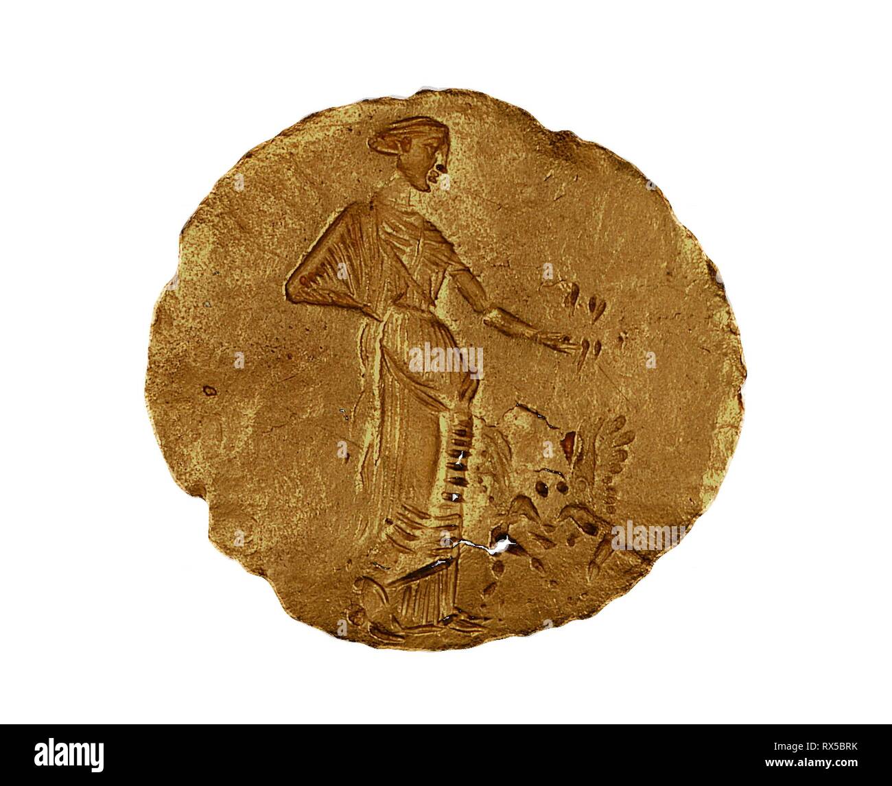 Anneau de doigt représentant Aphrodite. Le grec. Date : 350 BC-301 BC. Dimensions : Diamètre de face : 2,4 cm (1 in.) ; diamètre de la queue : 2 cm (3/4 po.) ; profondeur : 1,7 cm (16 in.). L'or. Origine : Grèce antique. Musée : le Chicago Art Institute. Banque D'Images
