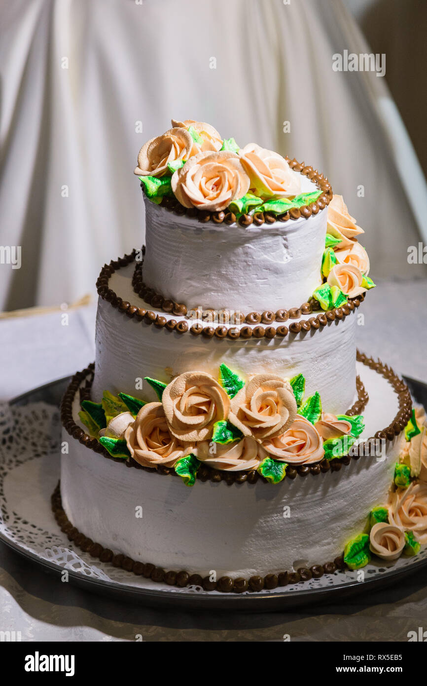 Tres Beau Gateau De Mariage Fait A La Main Nouveau Design Photo Stock Alamy Tres Beau Gateau De Mariage Fait A La Main Nouveau Design Photo Stock Alamy