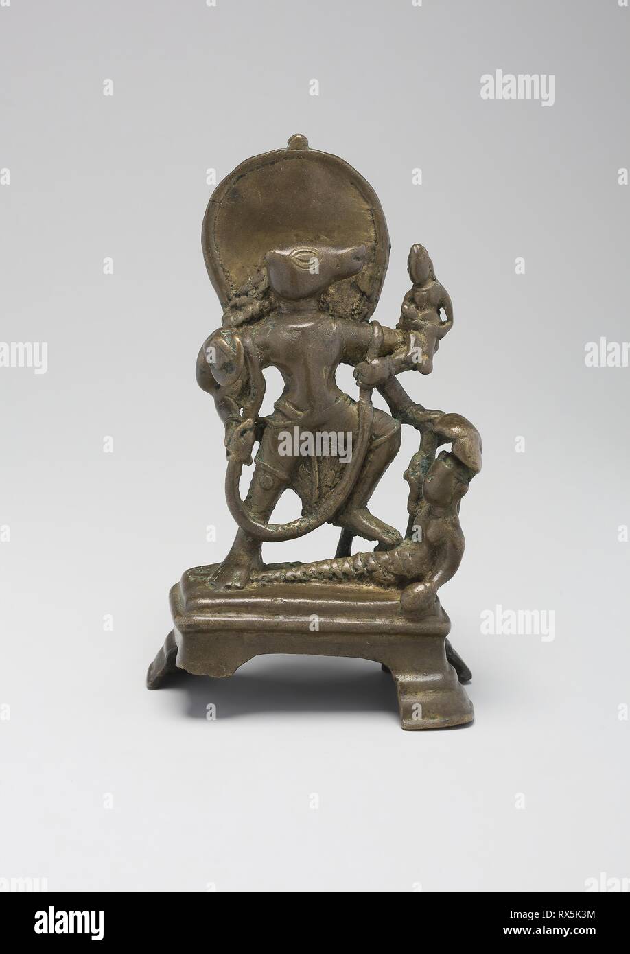 Incarnation du dieu Vishnu sanglier déesse Terre Bhuvaraha (levage). L'Inde, l'Himachal Pradesh. Bouvillon Date :. Dimensions : 16,8 x 9,8 x 6,8 cm (6 5/8 x 3 7/8 x 2 2/13 in.). En laiton. Origine : Himachal Pradesh. Musée : le Chicago Art Institute. Banque D'Images