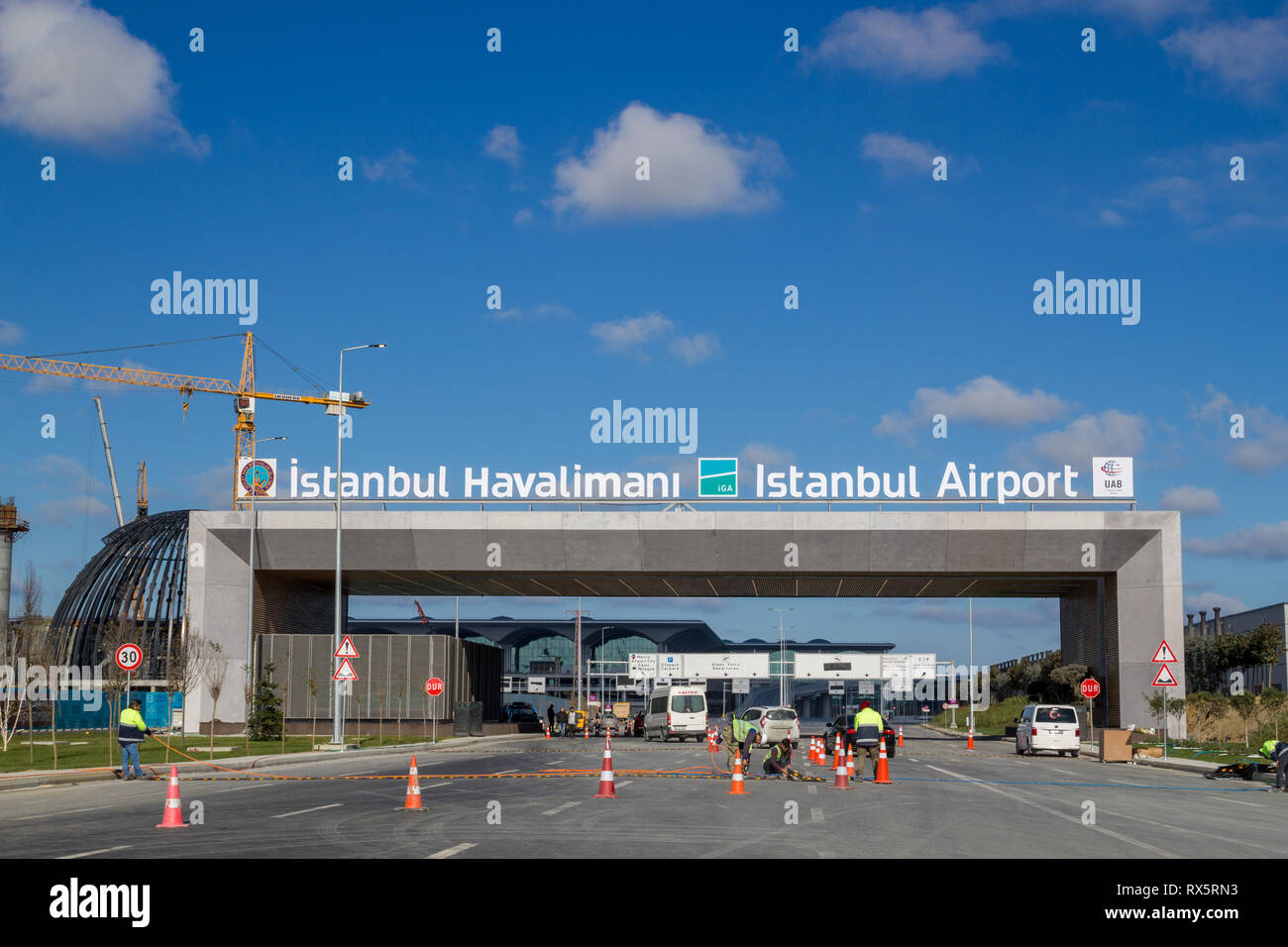 Istanbul / Turquie - 27 novembre 2018 : Nouveau terminal de l'aéroport d'Istanbul. Troisième Aéroport d'Istanbul. Entrée extérieures du véhicule, en construction Banque D'Images
