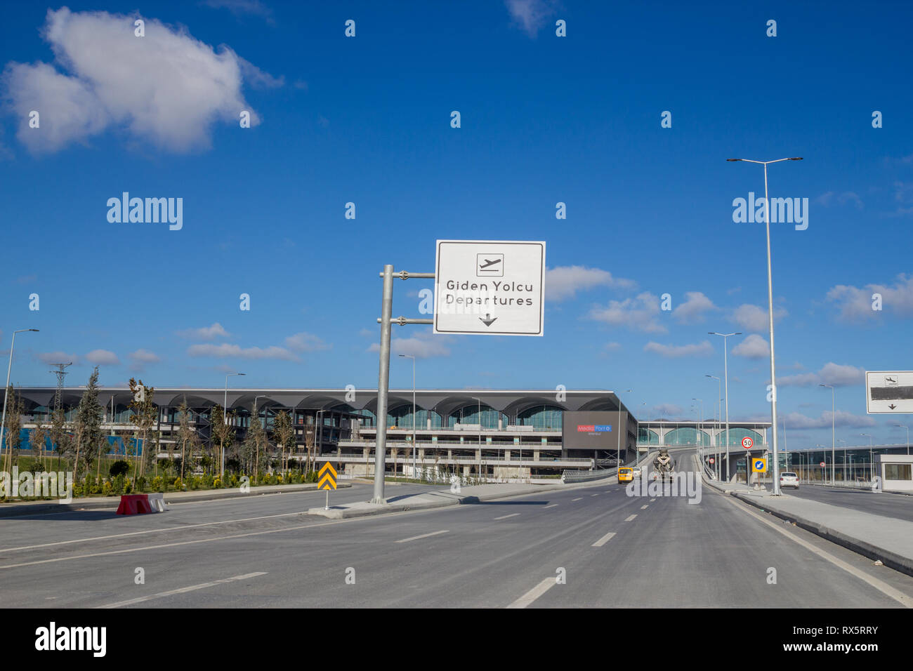 Istanbul / Turquie - 27 novembre 2018 : Nouveau terminal de l'aéroport d'Istanbul. Troisième Aéroport d'Istanbul. Entrée extérieures du véhicule, en construction Banque D'Images