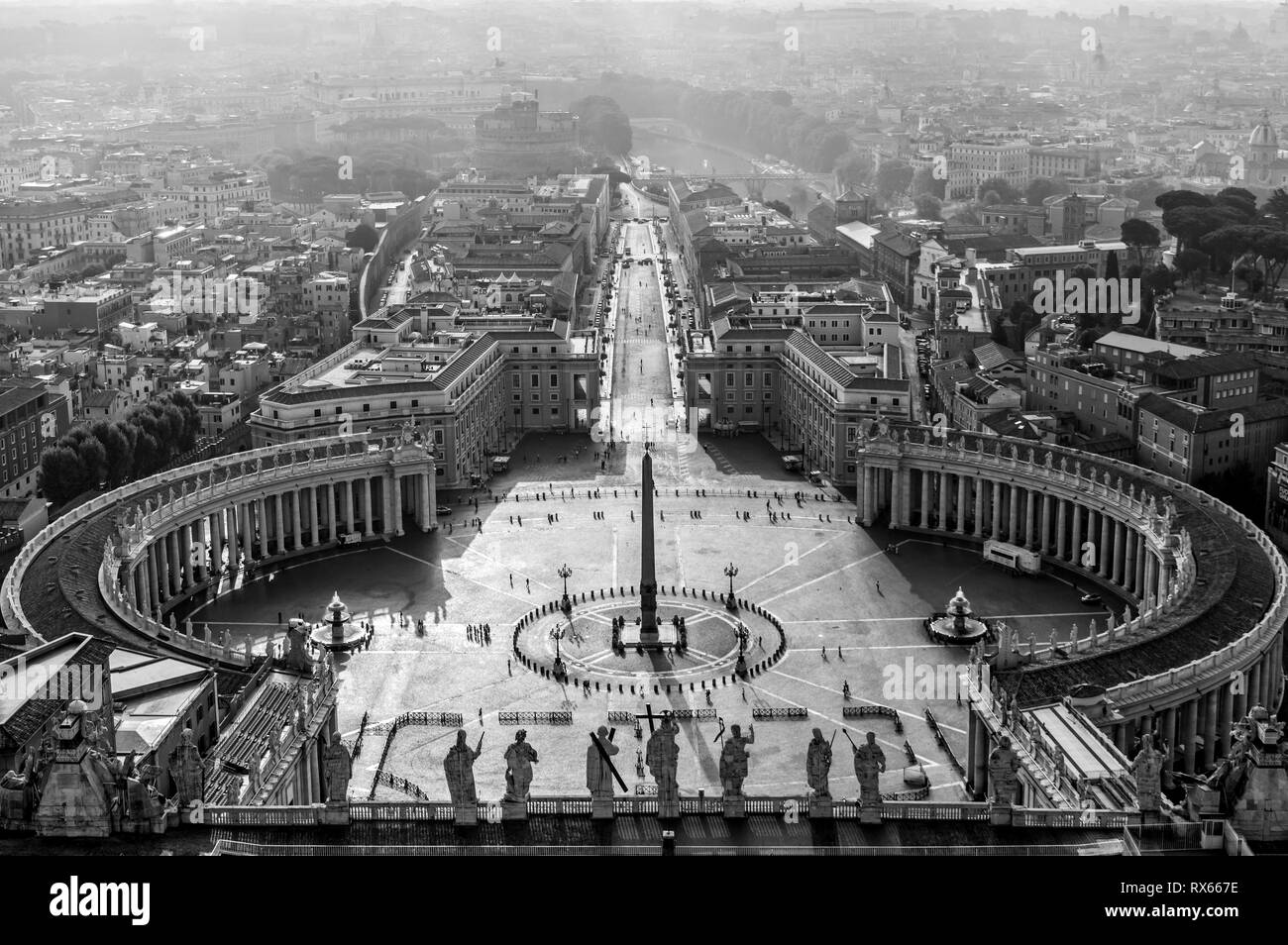 Vue aérienne de la place Saint Pierre au Vatican, noir et blanc, Rome Italie Banque D'Images