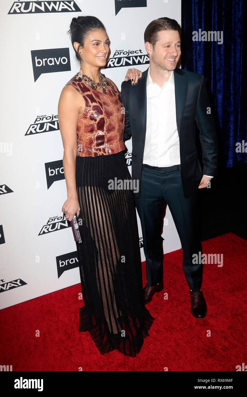 Morena Baccarin et son mari Benjamin McKenzie participant à la Bravo