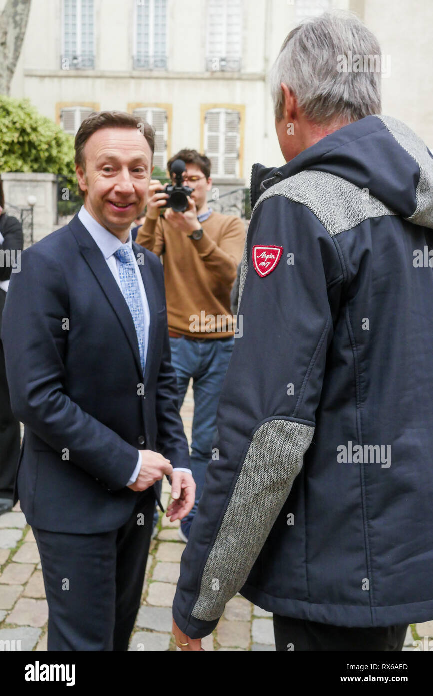 Lyon, France, le 8 mars 2019 : Laurent Wauquiez, Pdt de l'Auvergne Région Rhône-Alpes et le PDT de la parti de droite bénéficiait du large, est vu à Lyon (Centre-est de la France), le 8 mars 2019, alors qu'il se félicite de Bernard Pivot et Stéphane Bern au musée des Tissus et des Arts décoratifs' - Musée des Arts décoratifs et du textile, à l'occasion d'une conférence de presse tenue pour présenter le plan de sauvetage pour le Musée. Crédit Crédit : Serge Mouraret/Alamy Live News Banque D'Images