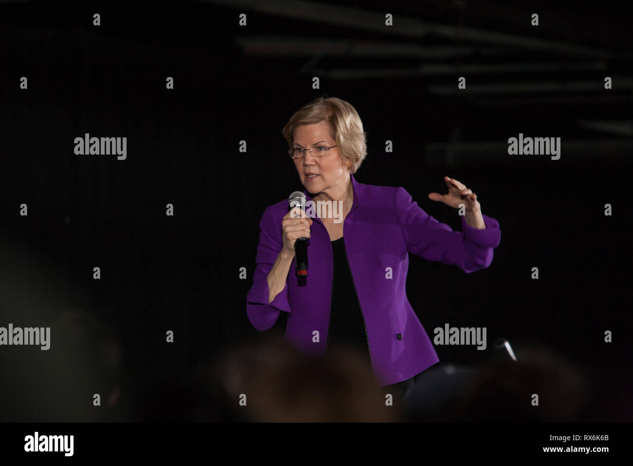 Long Island, New York, USA. 8Th Mar 2019. Le sénateur du Massachusetts et candidat présidentiel démocratique Elizabeth Warren a attiré une foule enthousiaste lors d'un rassemblement pour l'organisation de sa campagne présidentielle de 2020 à Long Island City. Credit : Ed Lefkowicz/Alamy Live News Banque D'Images