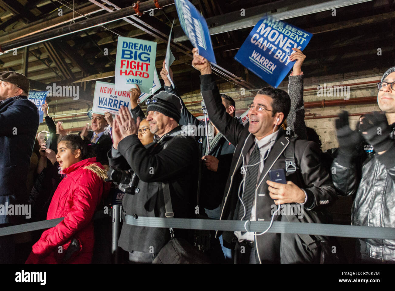 Long Island, New York, USA. 8Th Mar 2019. Le sénateur du Massachusetts et candidat présidentiel démocratique Elizabeth Warren a attiré une foule enthousiaste lors d'un rassemblement pour l'organisation de sa campagne présidentielle de 2020 à Long Island City. Credit : Ed Lefkowicz/Alamy Live News Banque D'Images