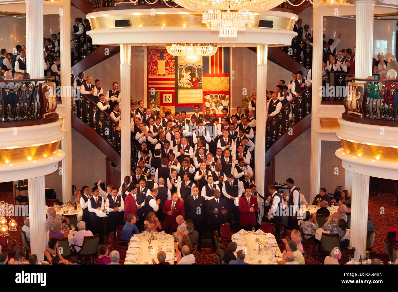 Indépendance de la Royal Caribbean Cruise Ship Mer intérieur et l'extérieur des photographies montrant le navire, les parties, les gens, l'environnement en mer et sur le port. Banque D'Images