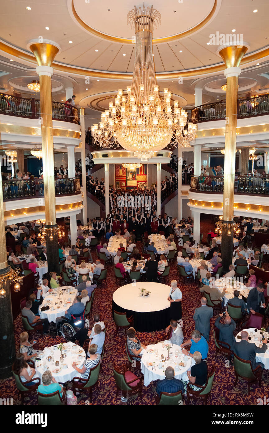 Indépendance de la Royal Caribbean Cruise Ship Mer intérieur et l'extérieur des photographies montrant le navire, les parties, les gens, l'environnement en mer et sur le port. Banque D'Images