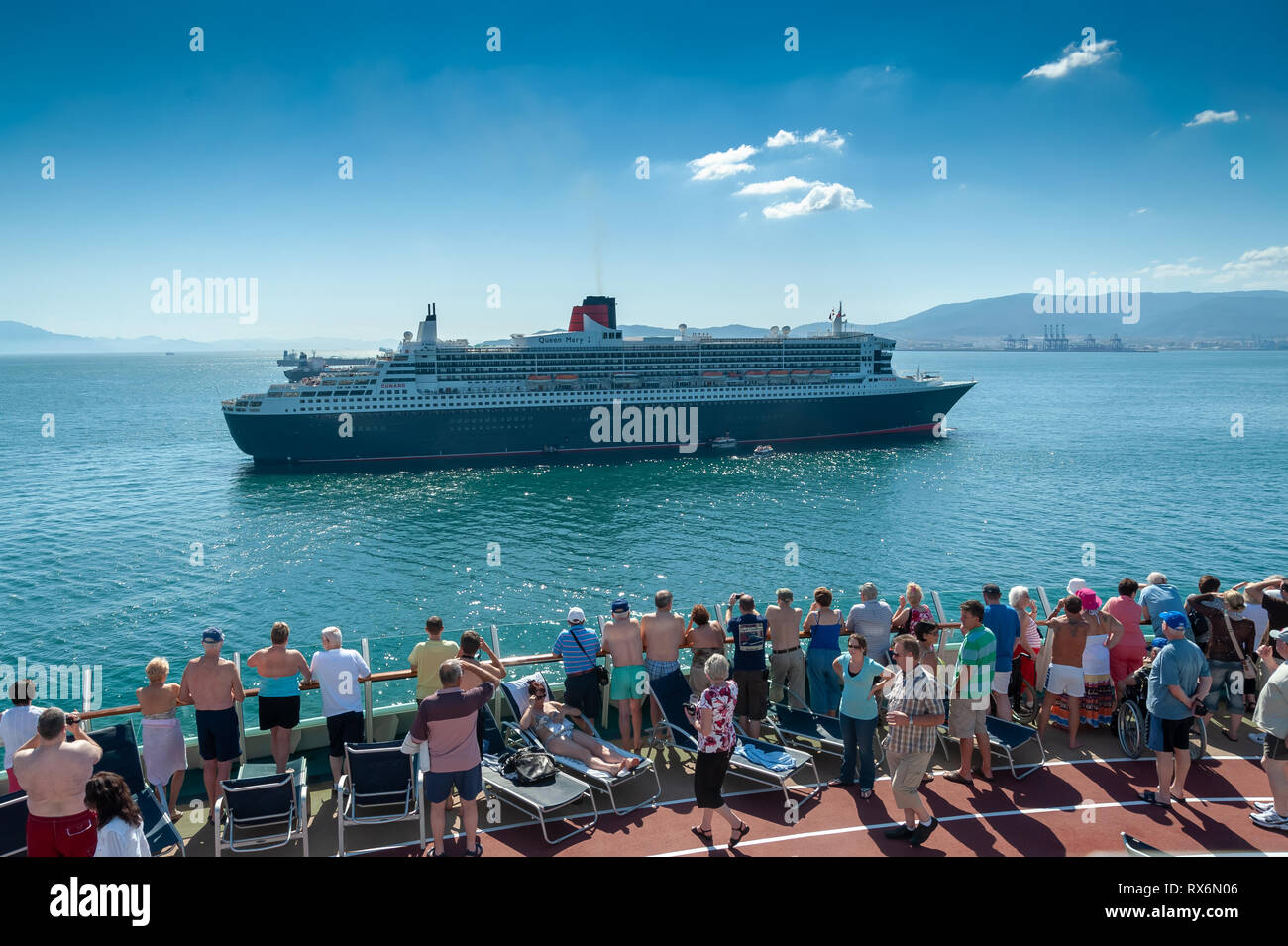 Cunard Queen Mary 2 Croisière intérieur et l'extérieur des photographies montrant le navire, les parties, les gens, l'environnement en mer et port à Reykjavik. Banque D'Images