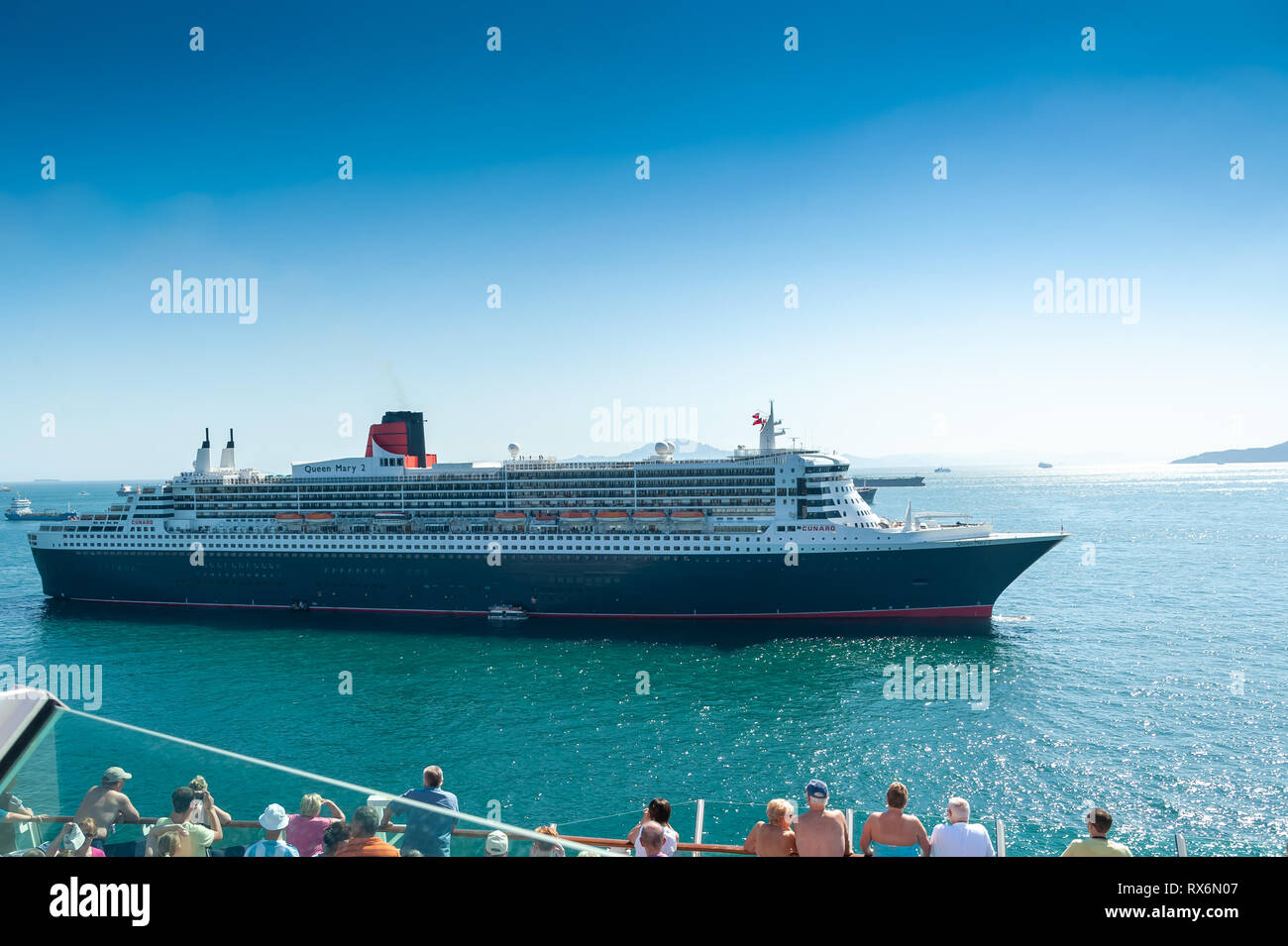 Cunard Queen Mary 2 Croisière intérieur et l'extérieur des photographies montrant le navire, les parties, les gens, l'environnement en mer et port à Reykjavik. Banque D'Images
