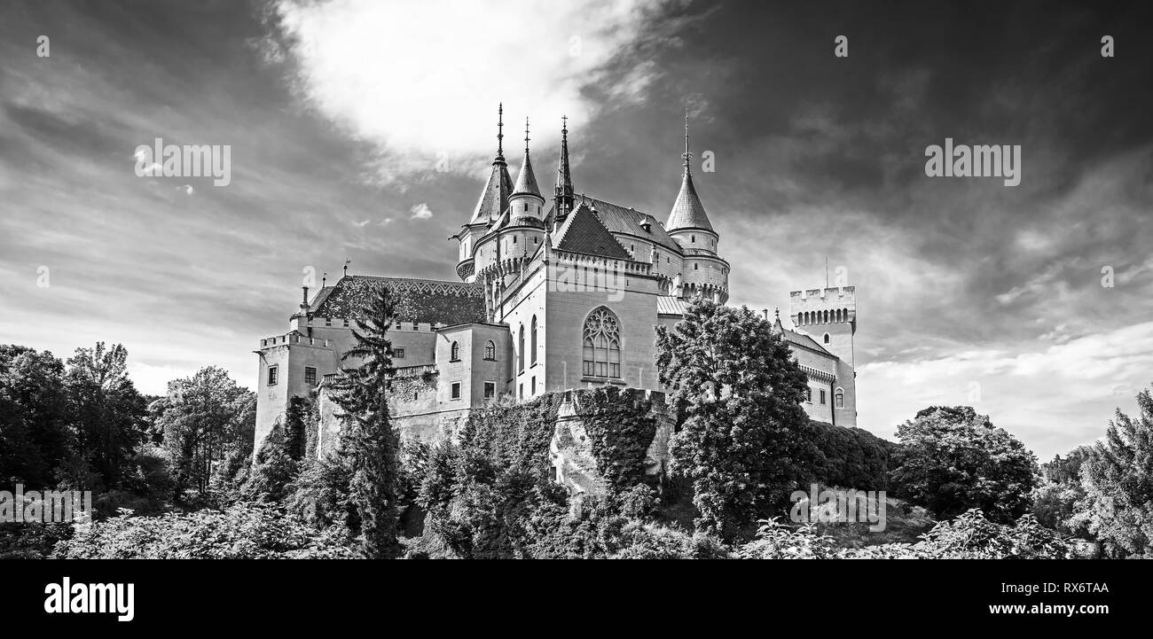 Château de Bojnice (1103) dans la belle nature de la Slovaquie Banque D'Images