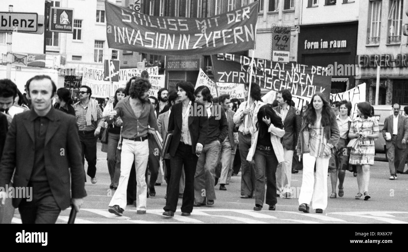 Les élèves de l'Association des sociétés d'étudiants allemands (VDS) a appelé à une manifestation le 19 juillet 1974 à Bonn à l'occupation du nord de l'île Méditerranéenne de Chypre par les forces armées turques. Dans le monde d'utilisation | Banque D'Images