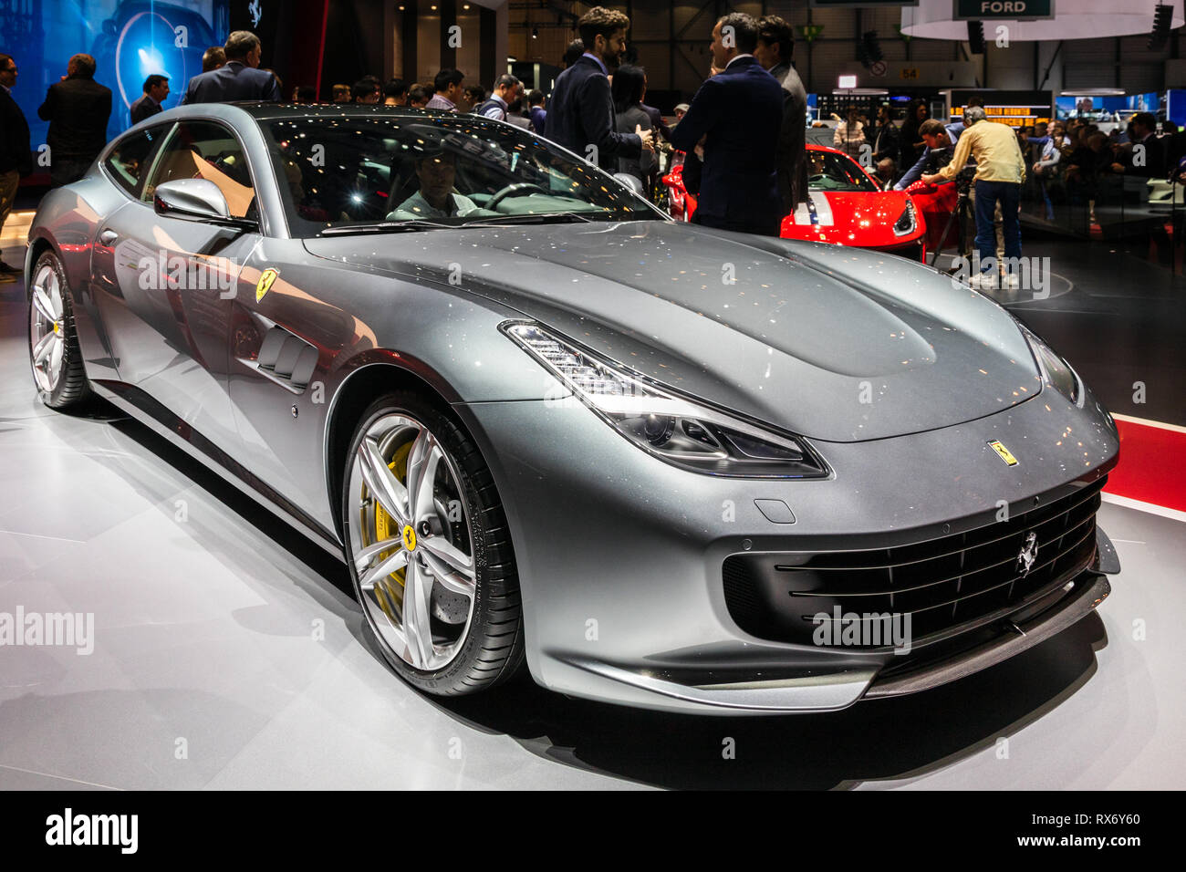 Genève, SUISSE - Le 6 mars 2018 : Ferrari GT C4Lusso sports car présenté à la 88e Salon International de l'Automobile de Genève. Banque D'Images