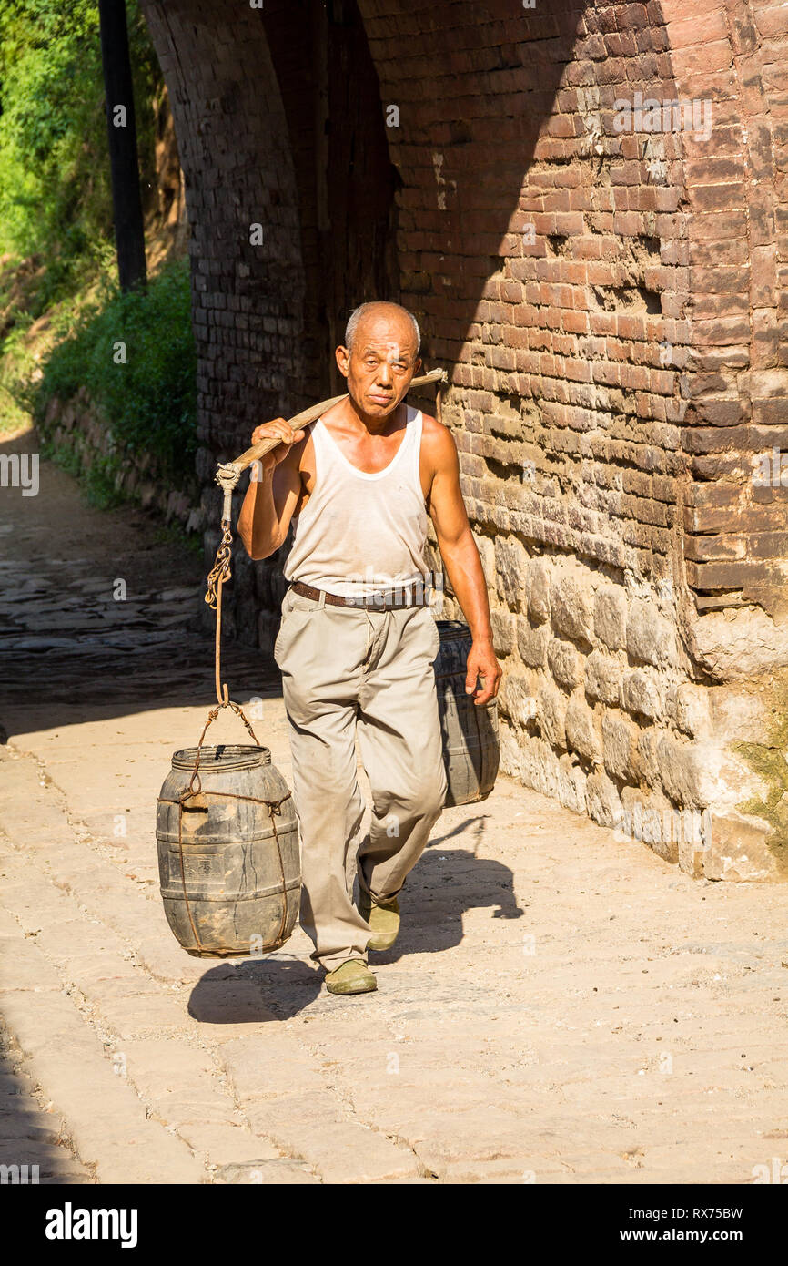 Août 2013 - Zhangbi Cun, Chine - scènes de la vie quotidienne dans les rues Zhangbi Cun, un village près de Pingyao célèbre pour la forteresse souterraine qui est le Banque D'Images