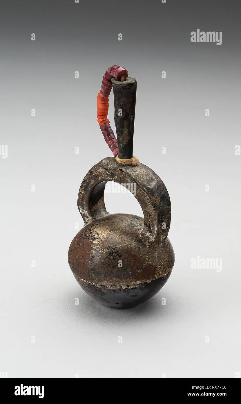Stirrup-Spout miniature de navire. Côte Nord ; Chimú, Pérou. Date : 1100-1470. Dimensions : H. 10,2 (4 in.). Céramique et pigments. Origine : Côte Nord. Musée : le Chicago Art Institute. Banque D'Images Stirrup-Spout miniature de navire. Côte Nord ; Chimú, Pérou. Date : 1100-1470. Dimensions : H. 10,2 (4 in.). Céramique et pigments. Origine : Côte Nord. Musée : le Chicago Art Institute. Banque D'Images