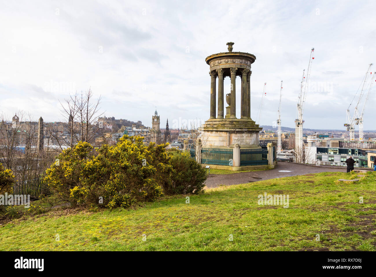 Édimbourg, Écosse - 9 février 2019 - L'Dugald Stewart Monument est un monument commémoratif à la philosophe écossais. Il est situé sur la Colline Calton Banque D'Images