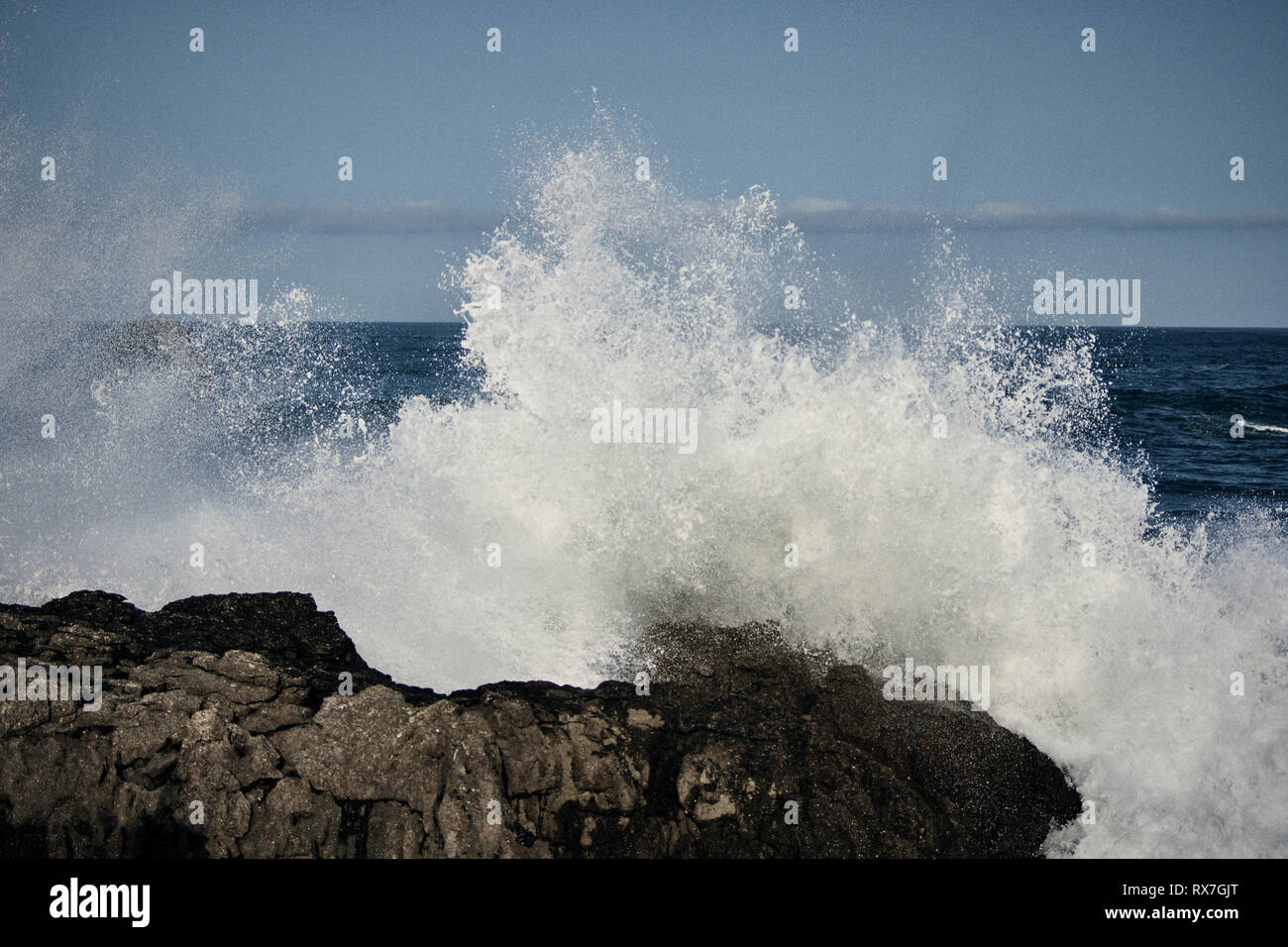 L'été et la mer bleue Banque D'Images