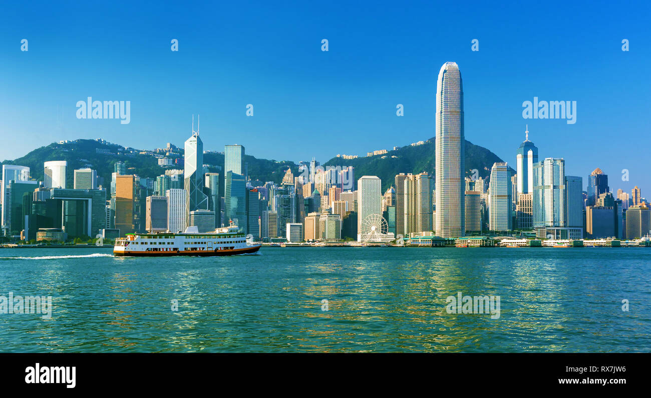 Hong Kong city skyline et le Pic Victoria derrière , Chine Banque D'Images