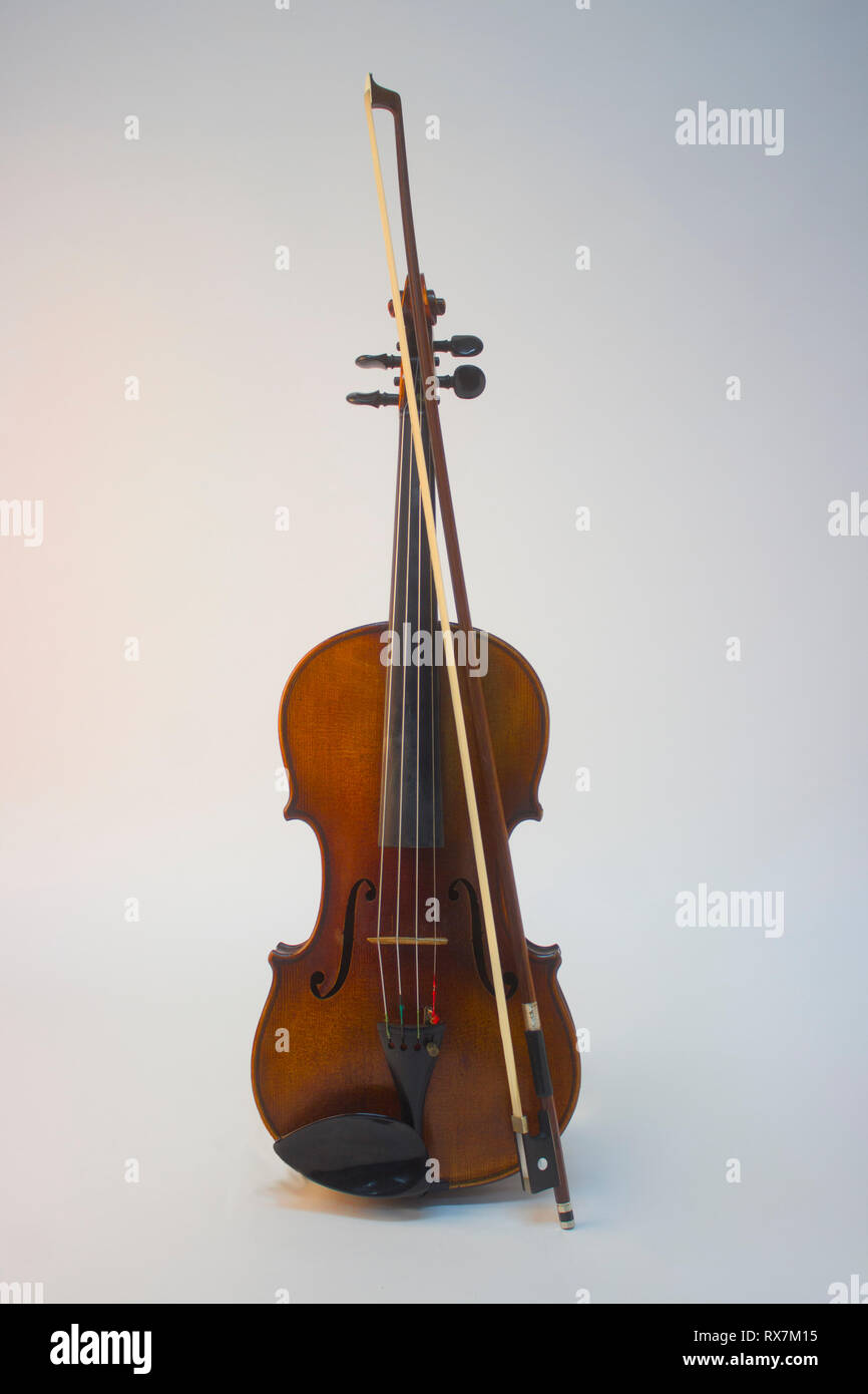 La photographie de studio d'un violon 1920. Banque D'Images