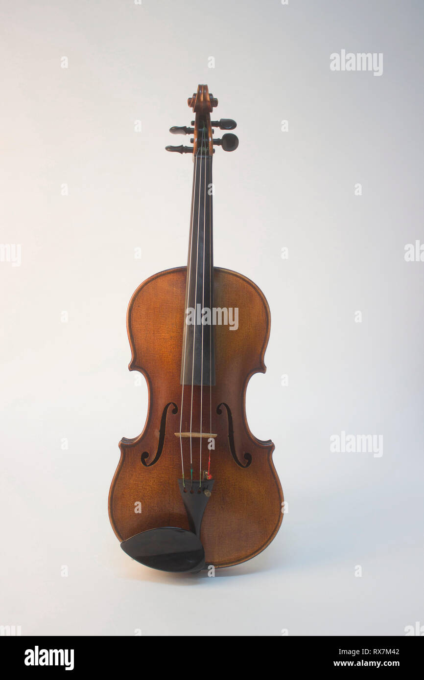 La photographie de studio d'un violon 1920. Banque D'Images