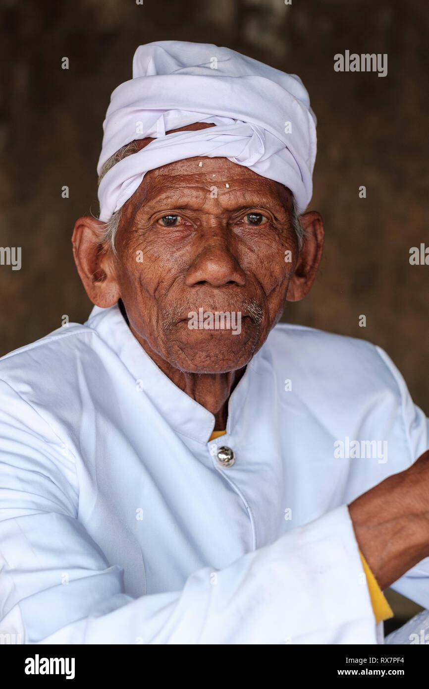 Cérémonie religieuse balinaise beach, Tabanan, Bail, Indonésie Banque D'Images