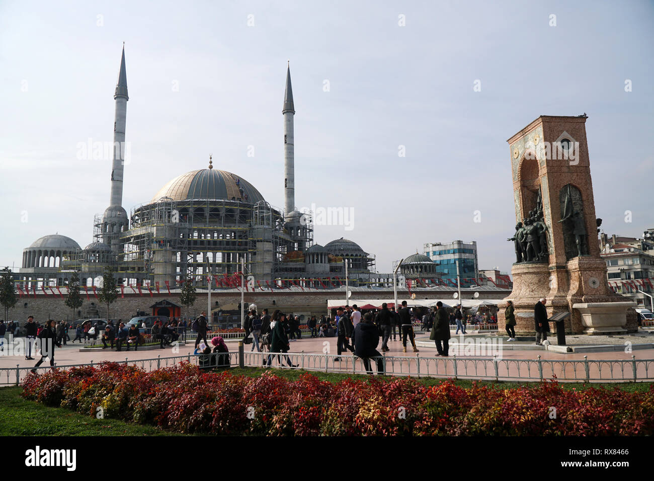 Istanbul, Turquie - mars 6 , 2019 : une nouvelle mosquée est en construction à la place Taksim, à Istanbul. La construction est presque terminée. Banque D'Images