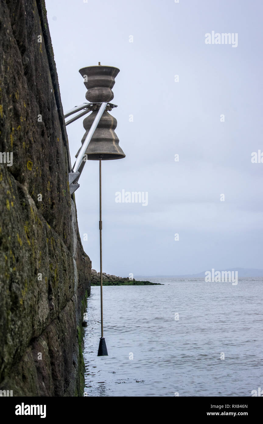 Le temps et la marée, Bell, jetée en pierre par l'artiste Marcus Vergette Morecambe Banque D'Images